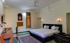 Hotel Pinjore Holiday Home